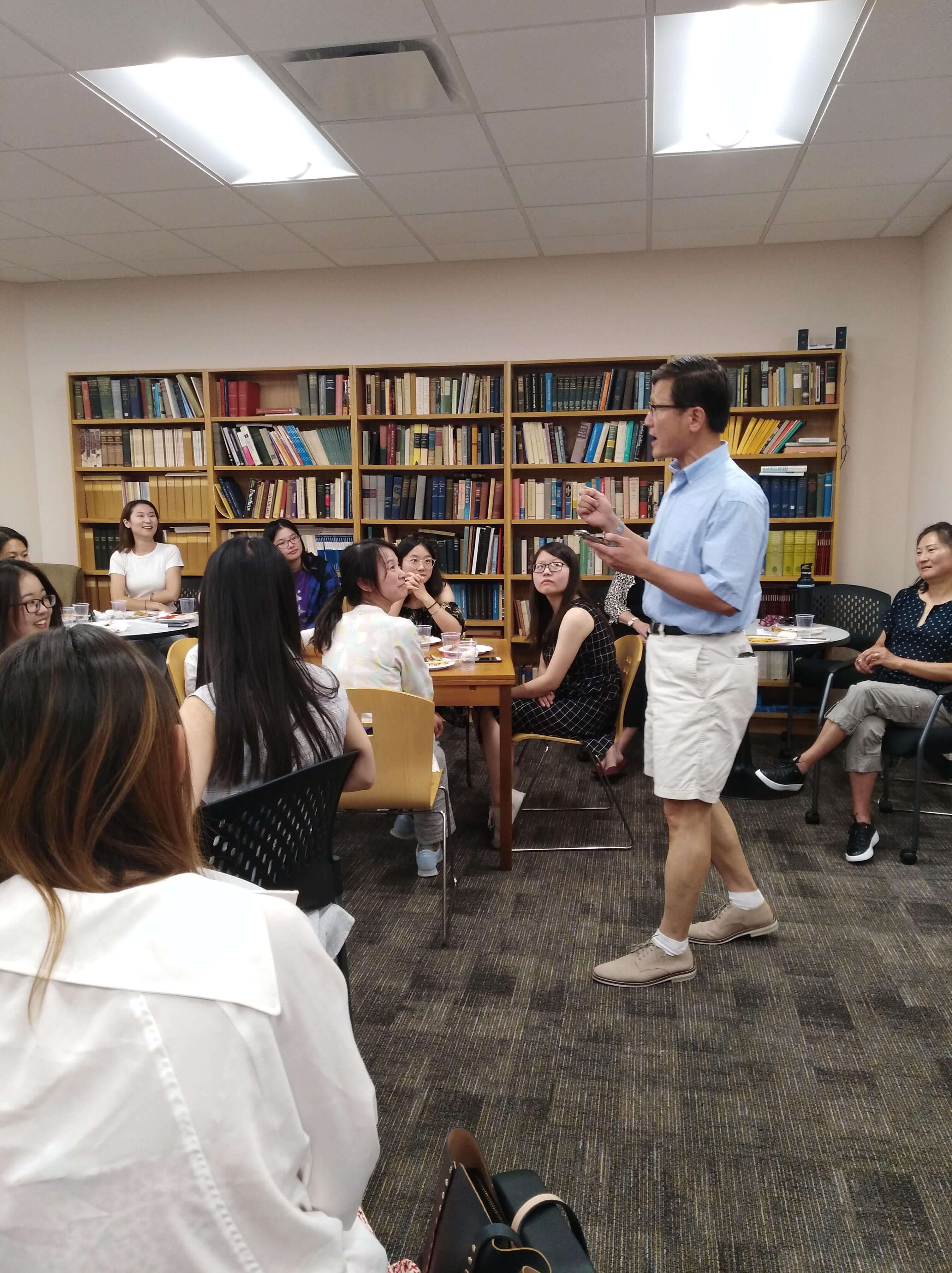 LuMing speaking with students at the closing ceremony dinner.